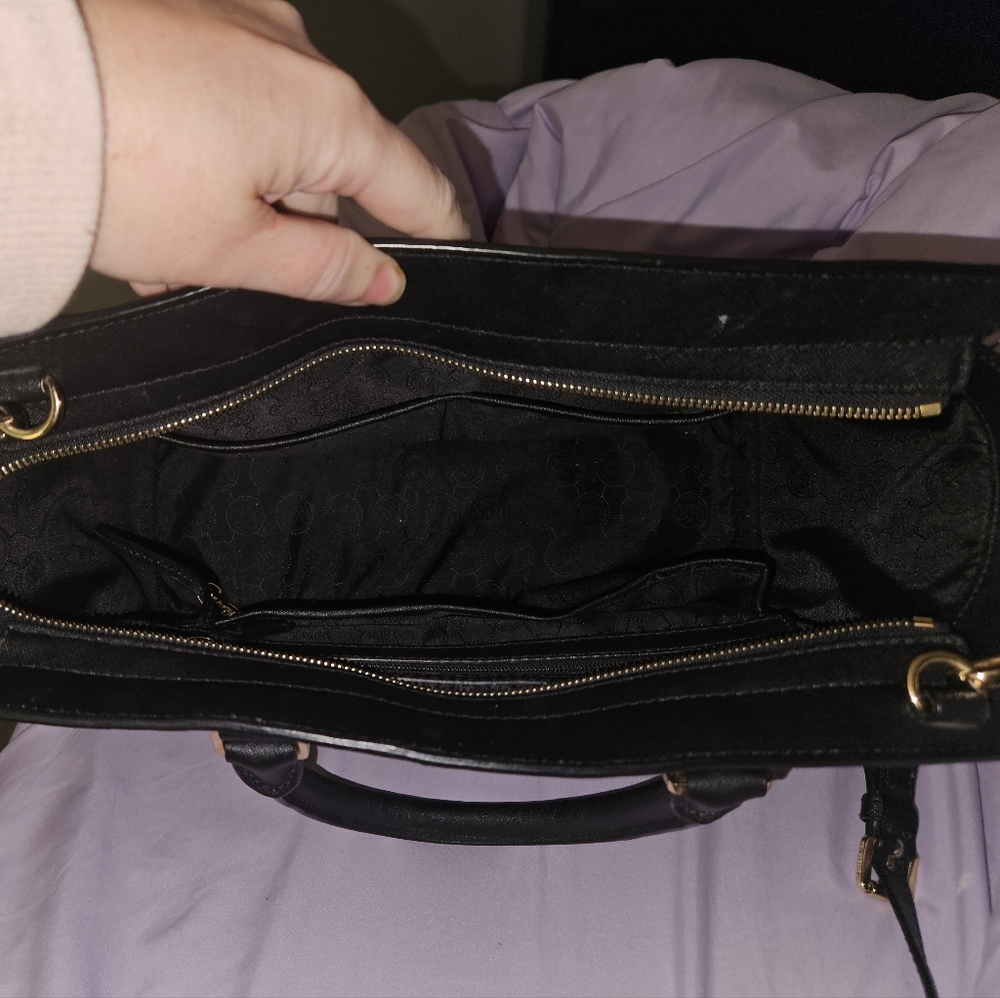 Michael Kors Black Selma Medium Saffiano Leather Purse 🖤 - Picture 9 of 10